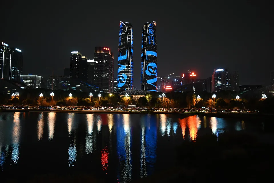 城市霓虹夜景
