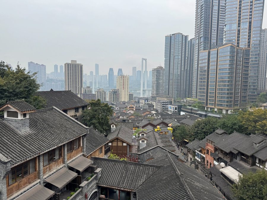 重庆 · 旧屋顶，新天际，重庆影像